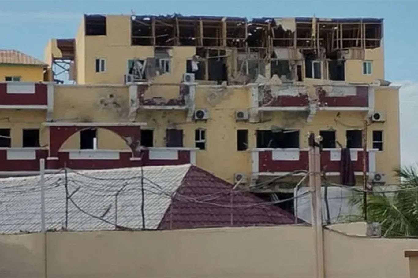 Somali'deki otel saldırısında ölü sayısı 30'a yükseldi Somali'deki otel saldırısında ölü sayısı 30'a yükseldi